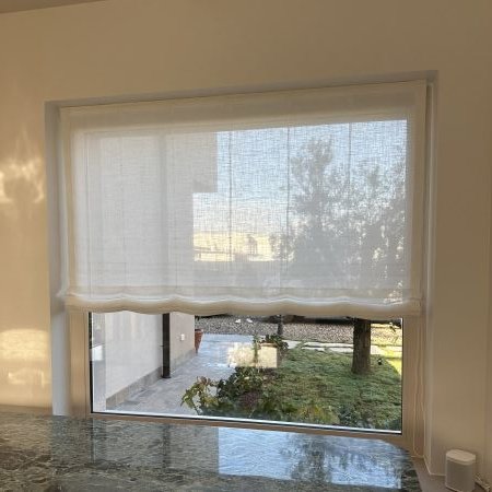 Tenda a pacchetto liscio con binario a soffitto 