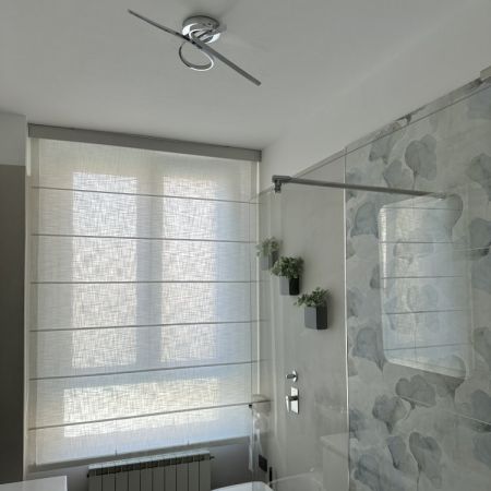 Tende a pacchetto steccato con binario a soffitto