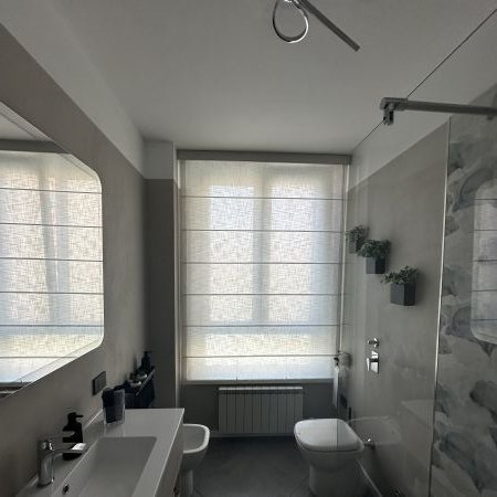 Tende a pacchetto steccato con binario a soffitto