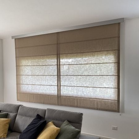 Tende a pacchetto steccato con binario a soffitto