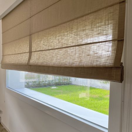 Tende a pacchetto steccato con binario a soffitto