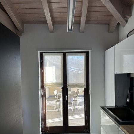 Tende a pacchetto liscio con sistema no foro 